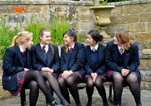 Schüler auf dem Rasen des Internats Rossall